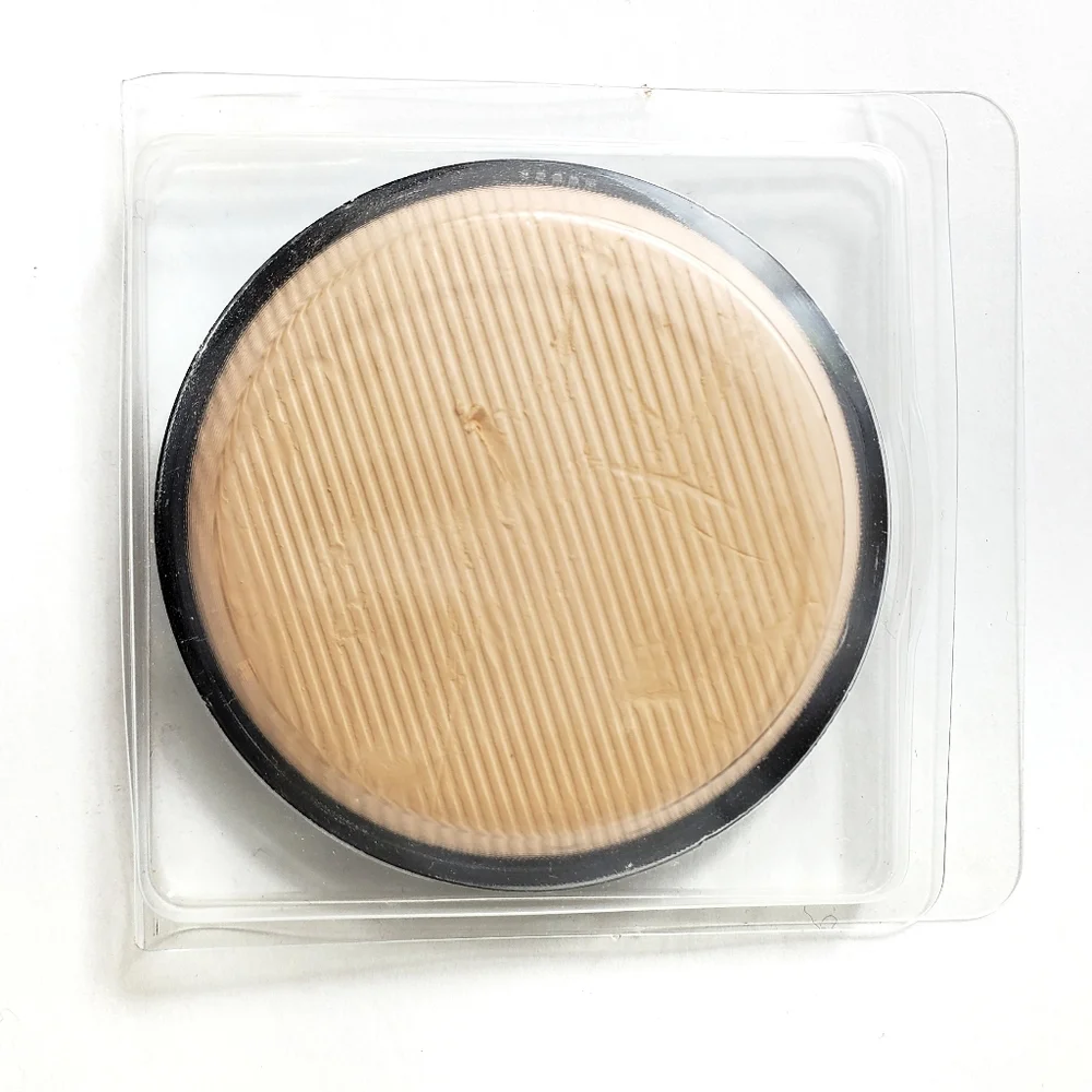 MARC JACOBS 200 Ivory Bisque Perfection Powder Featherweight Foundation New